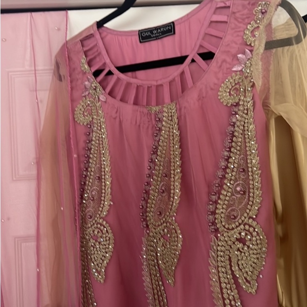 Dusty pink and gold gharara Gul warun - Picture 2 of 3